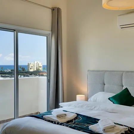 Charming 3-bed Duplex With Stunning Sea View * ラルナカ