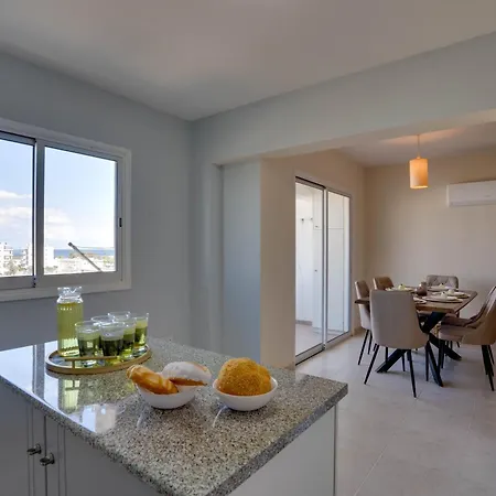 아파트 Charming 3-bed Duplex With Stunning Sea View