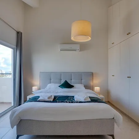 아파트 Charming 3-bed Duplex With Stunning Sea View 라르나카