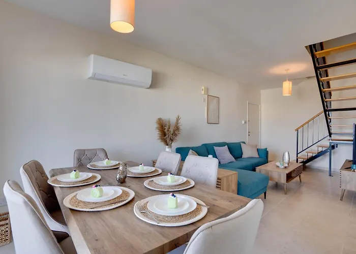 Charming 3-bed Duplex With Stunning Sea View Apartament Larnaca