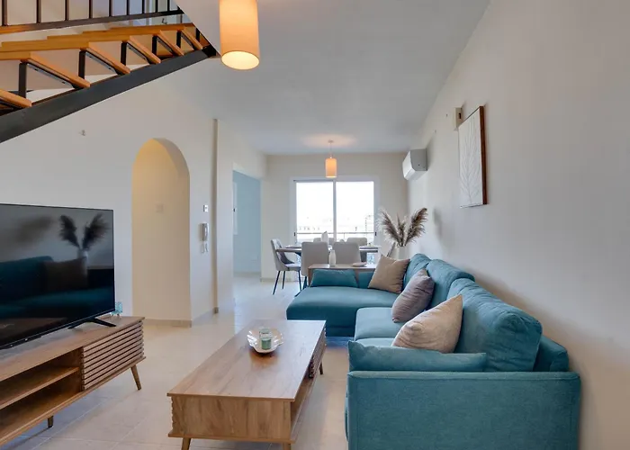 Charming 3-bed Duplex With Stunning Sea View